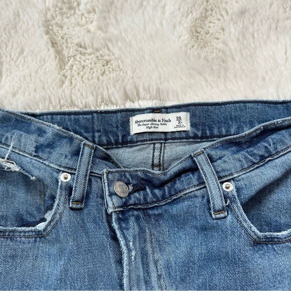 A&F Abercrombie and Fitch size 26 high rise asymmetrical waist baggy jeans - Picture 9 of 14